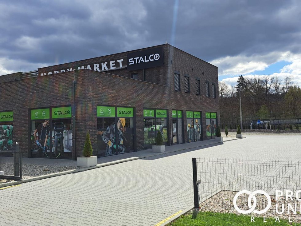 Pronájem obchodu 300 m², Rožnov pod Radhoštěm