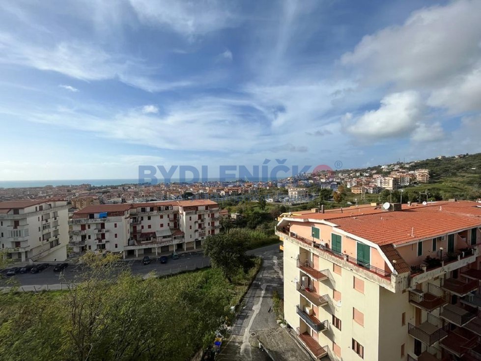 Prodej bytu 2+kk s výhledem na moře a město Scalea