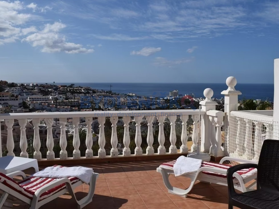 Prodej mezonetového bytu 4+kk s prostorným balkonem a výhledem na moře, Costa Adeje, Tenerife, Španělsko