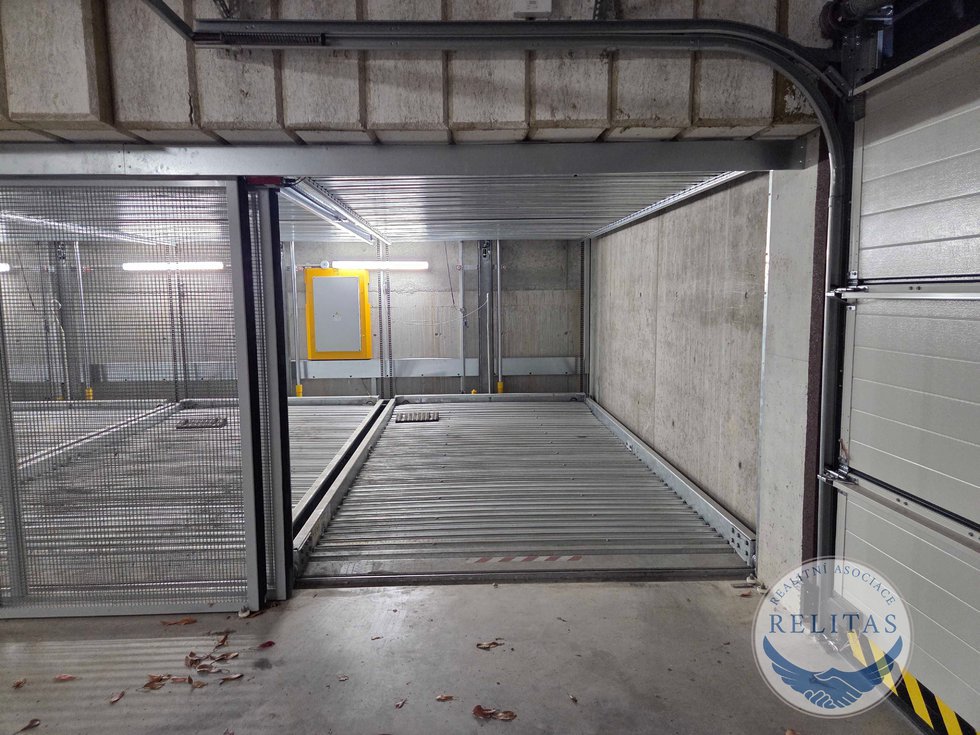 Pronájem parkovacího místa 11 m², Plzeň