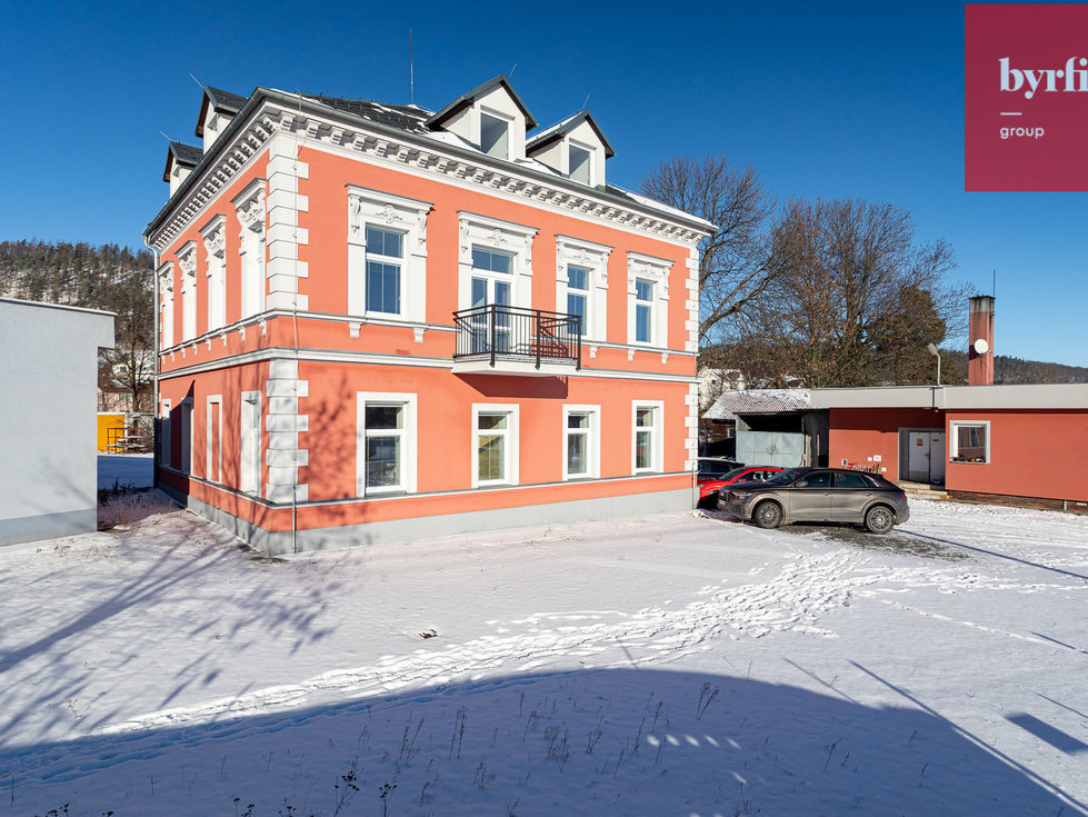 Pronájem kanceláře 12490 m², Krnov