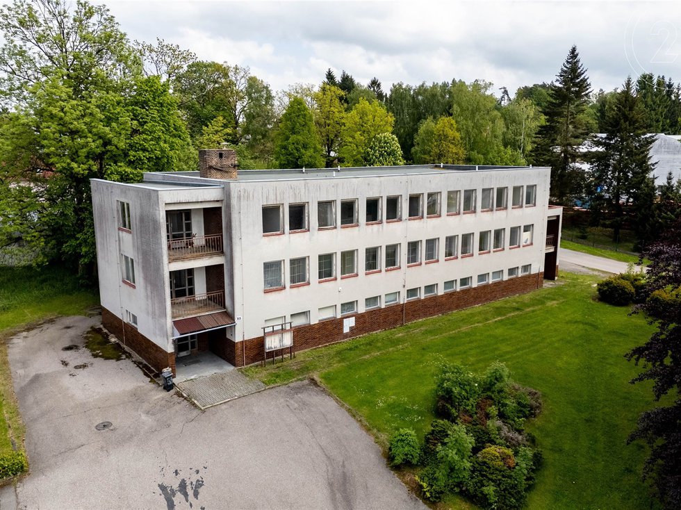 Prodej kanceláře 1200 m², Komorovice
