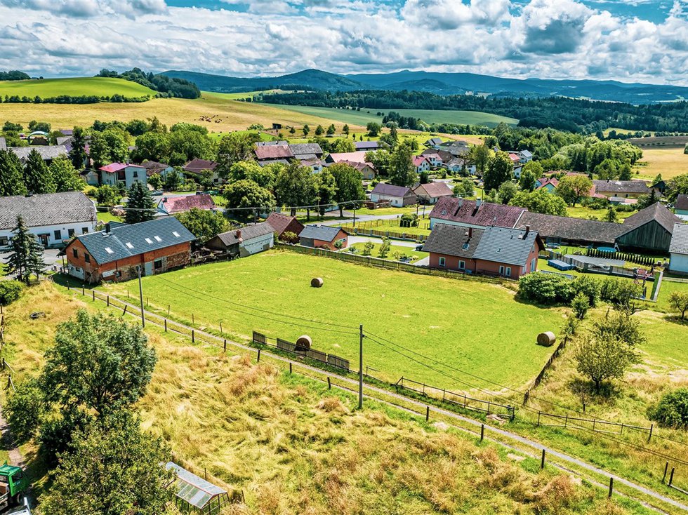 Prodej stavební parcely 2617 m², Nová Ves