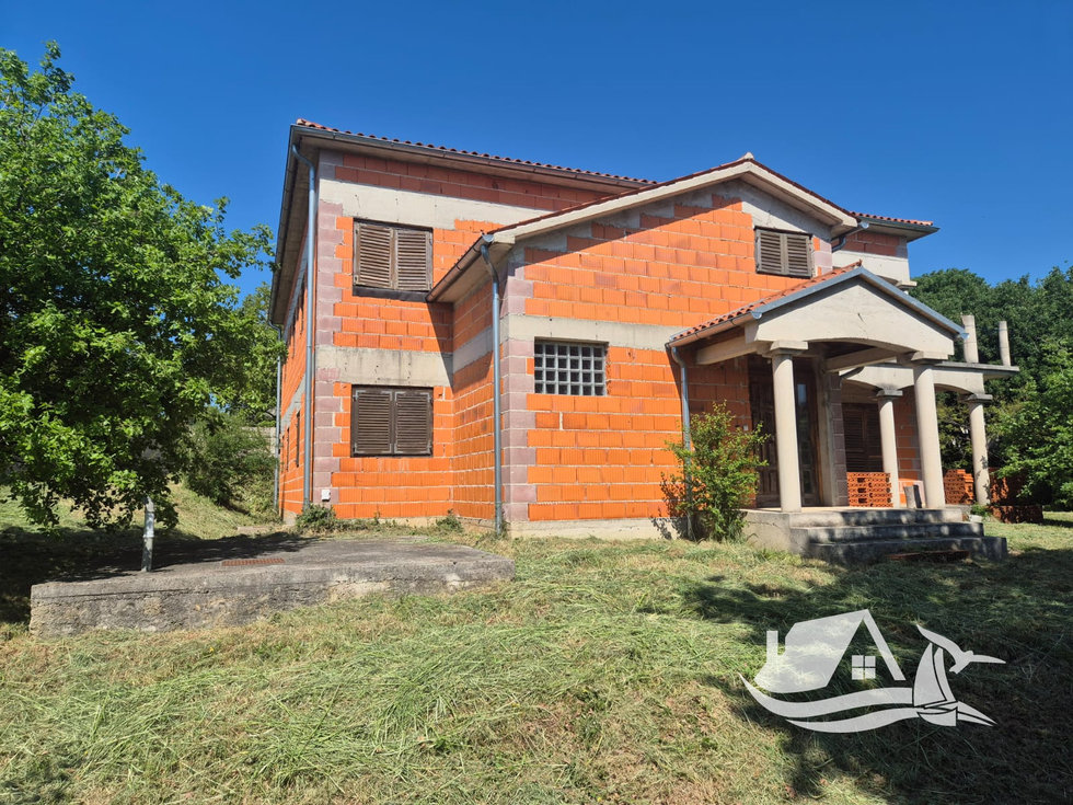 Prodej rodinného domu 394 m²