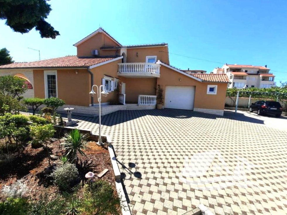 Prodej rodinného domu 218 m²