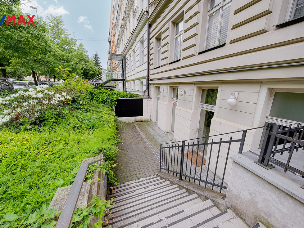 Pronájem obchodu 69 m², Praha