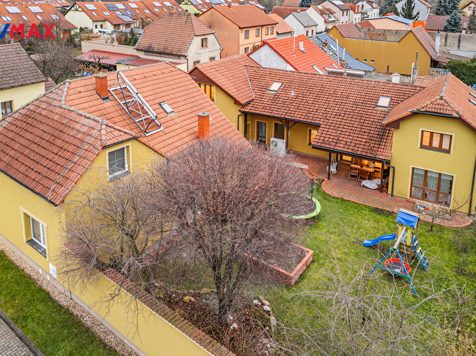 Prodej rodinného domu 358 m², Mochov