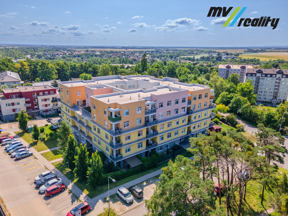 DŮM 1