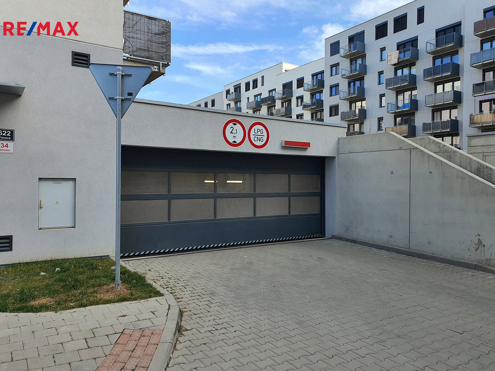 Pronájem parkovacího místa 13 m², Brno