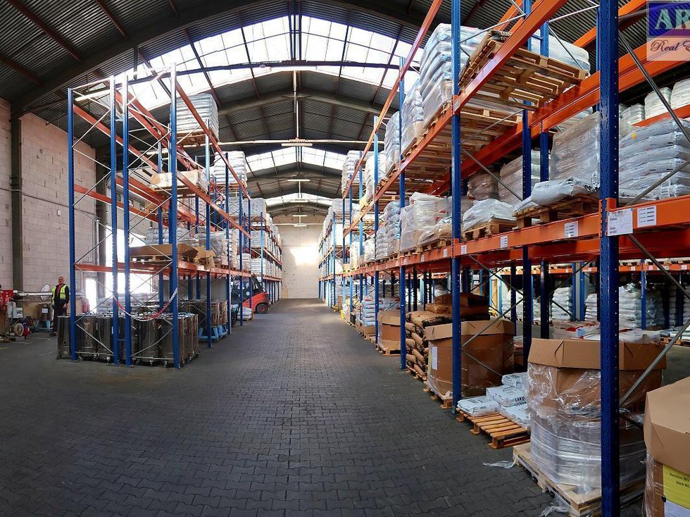 Prodej skladu 2150 m², Zdice