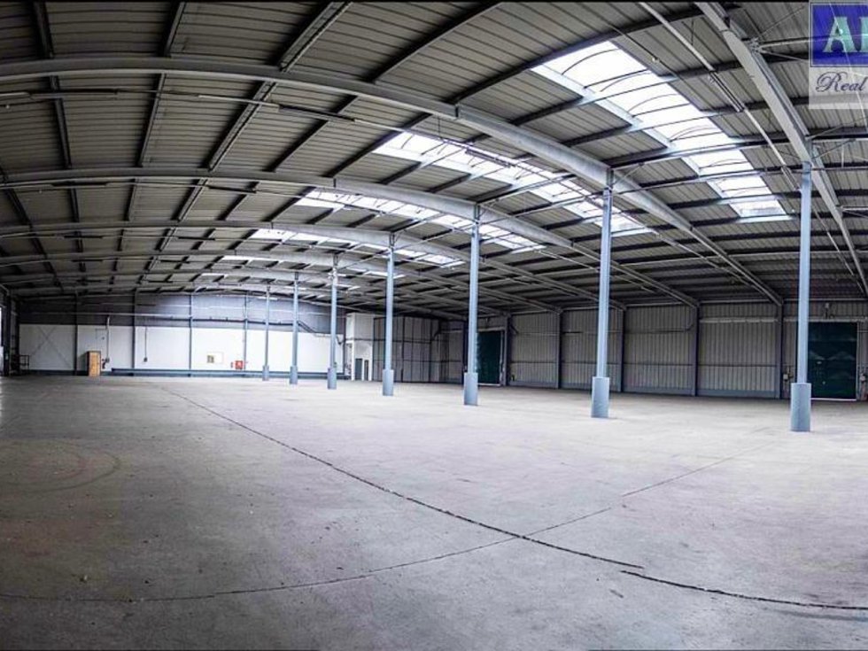 Pronájem skladu 4500 m², Svojkovice