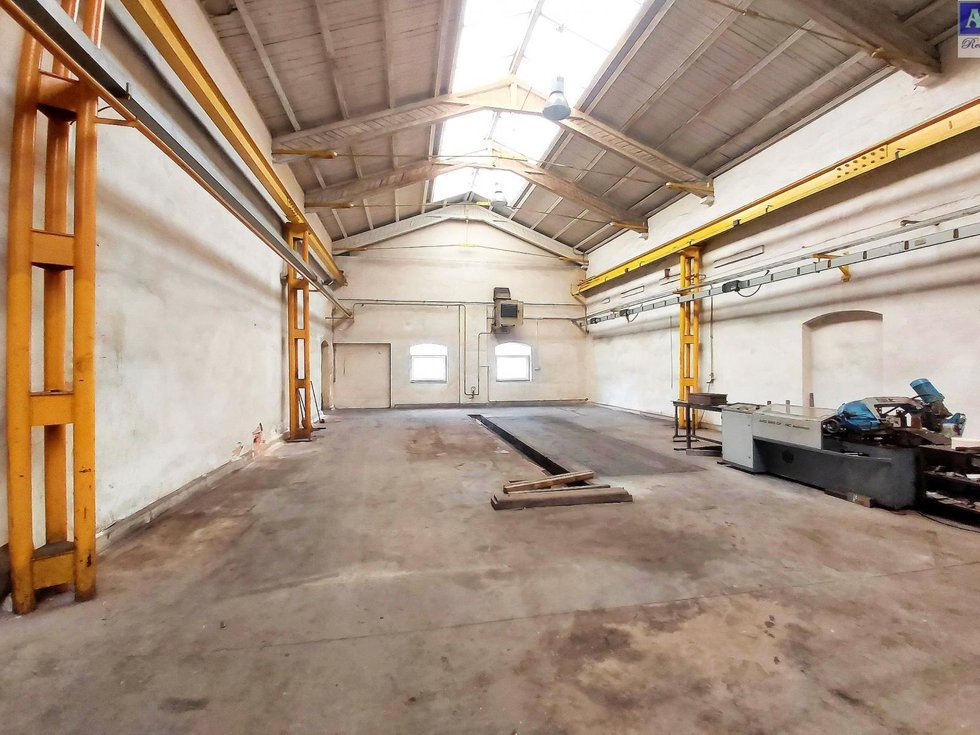 Pronájem skladu 400 m², Hořovice