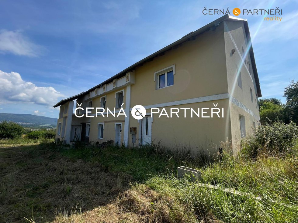 Prodej stavební parcely 10857 m², Modlany