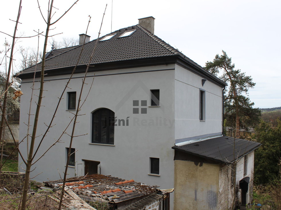 Prodej rodinného domu 320 m², Volyně