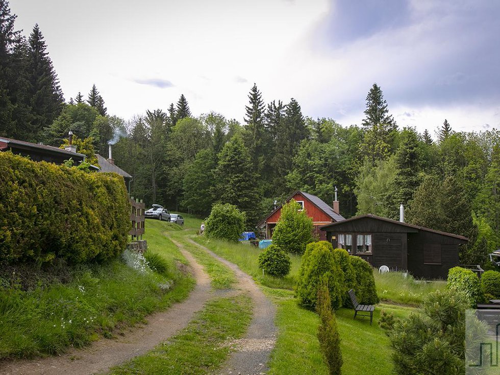 Prodej stavební parcely 1590 m², Klíny