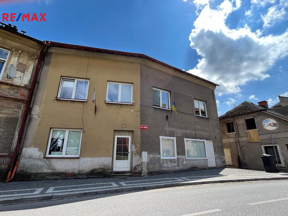 Prodej činžovního domu 549 m², Úpice