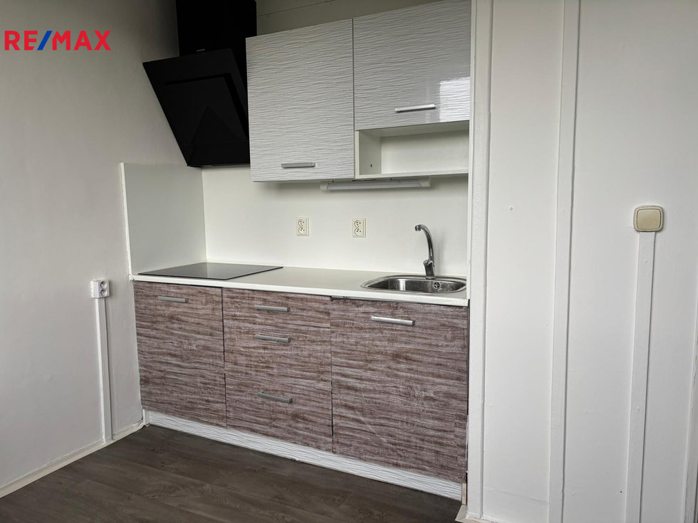 Pronájem bytu 1+1 41 m², Hradec Králové