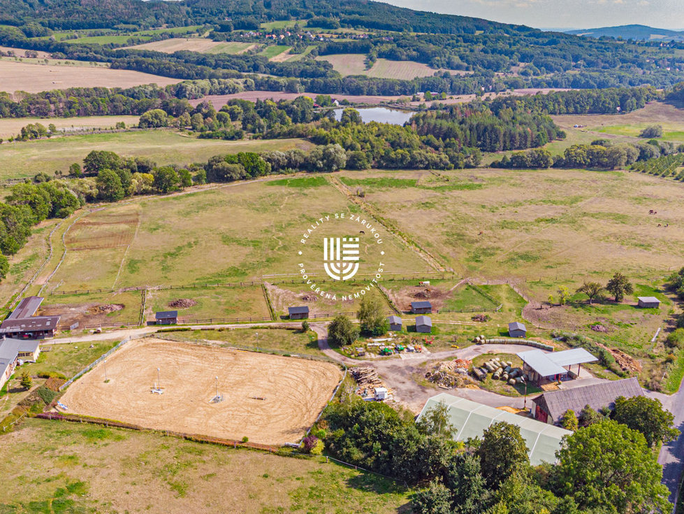 Prodej zemědělské usedlosti 3500 m², Třebušín