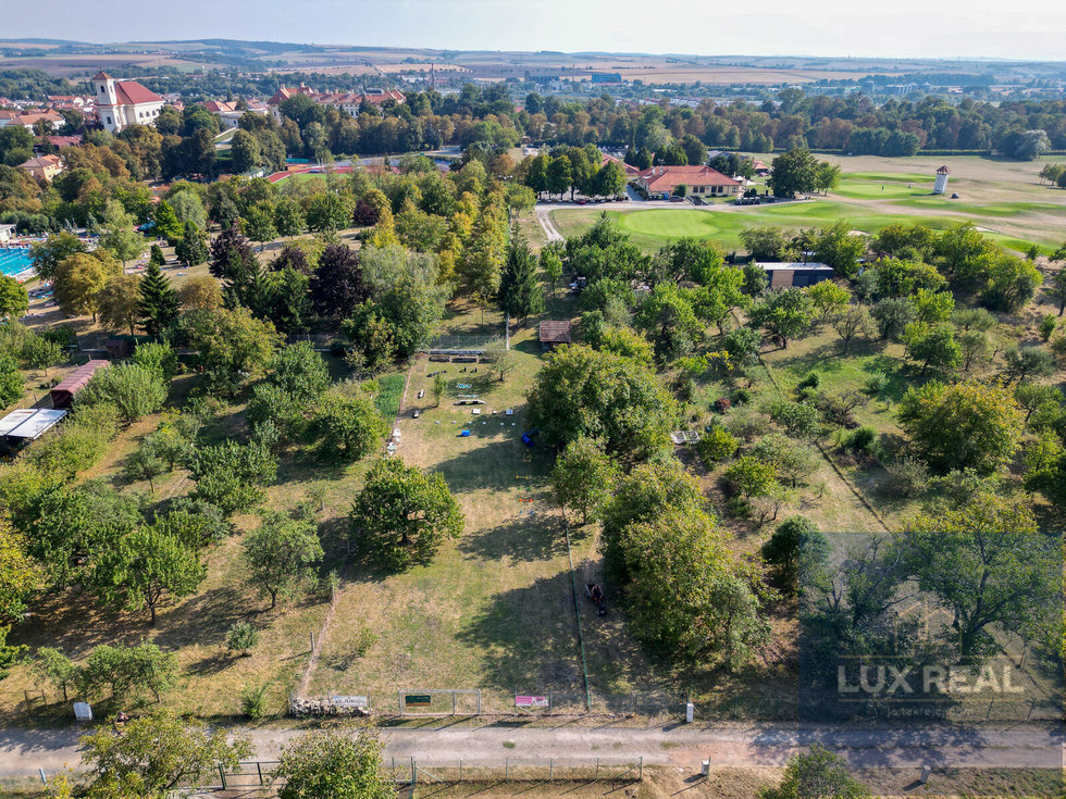 Prodej stavební parcely 1951 m², Slavkov u Brna