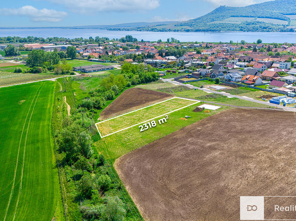 Prodej stavební parcely 2318 m², Strachotín