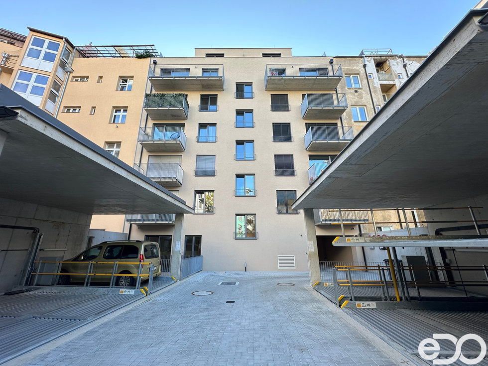 Pronájem parkovacího místa 10 m², Praha