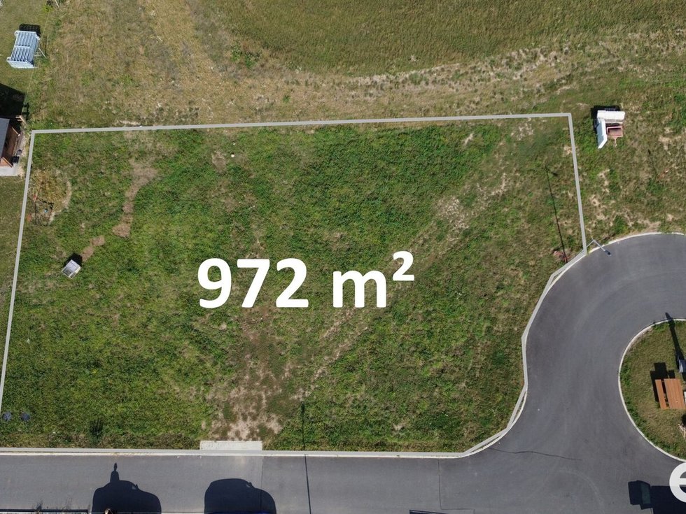 Prodej stavební parcely 972 m², Charvatce