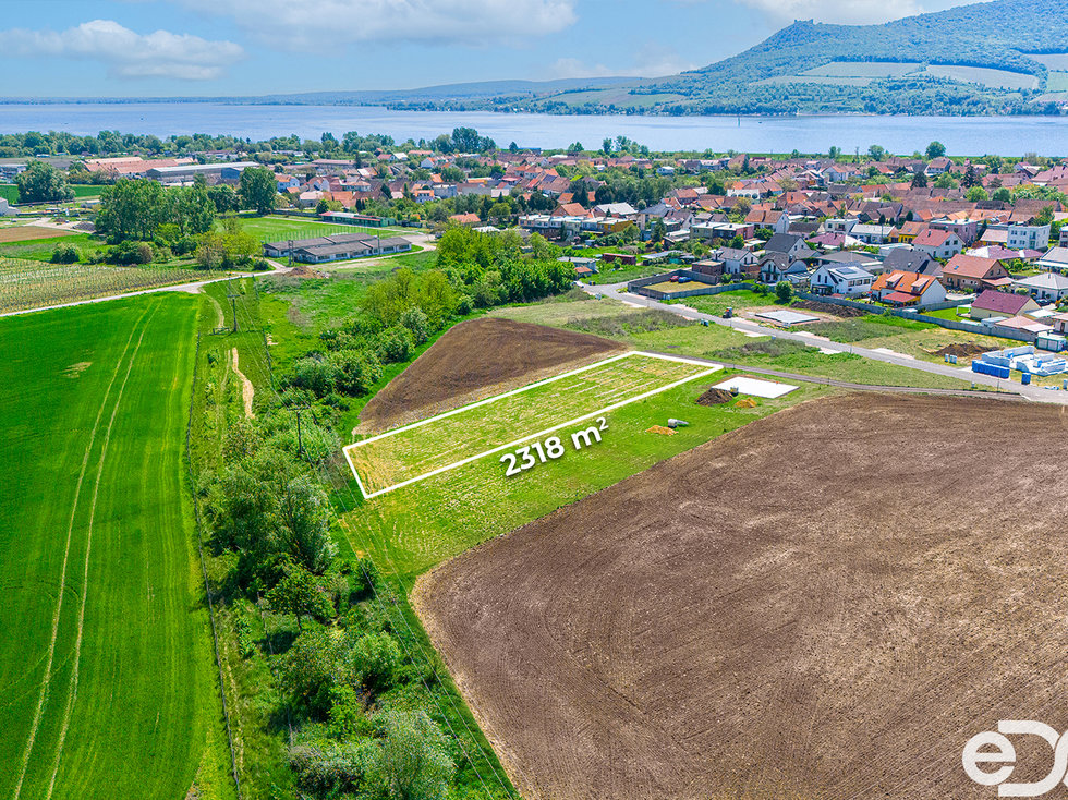 Prodej stavební parcely 2318 m², Strachotín