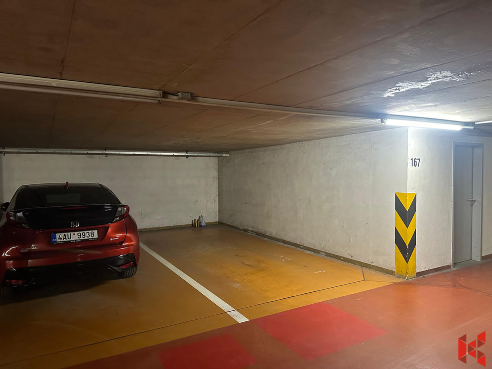 Prodej parkovacího místa 17 m², Praha