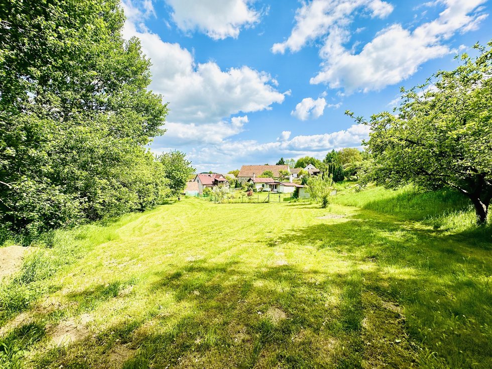 Prodej stavební parcely 1700 m²
