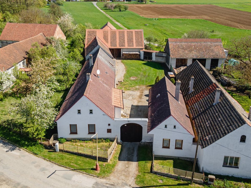 Prodej zemědělské usedlosti 730 m², Krasonice