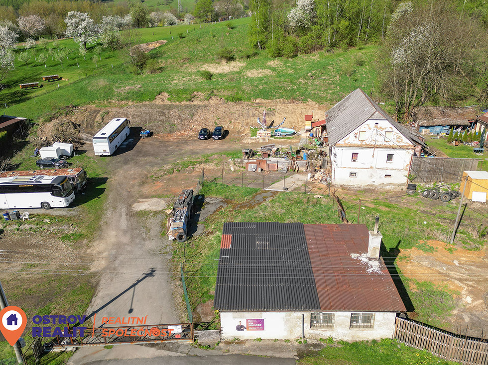 Prodej komerčního pozemku 468 m², Bratrušov