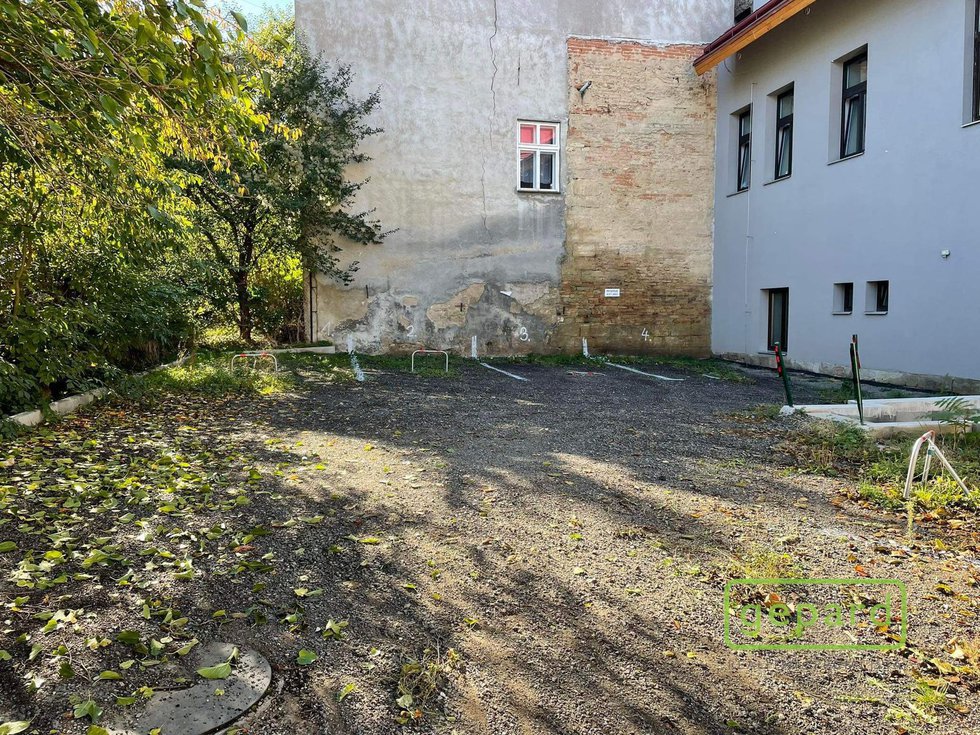 Prodej parkovacího místa 15 m², Chrudim