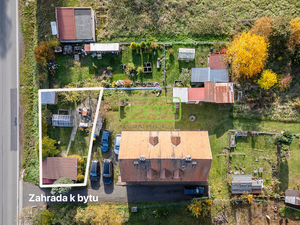 Pohled z dronu s vyznačenou zahradou