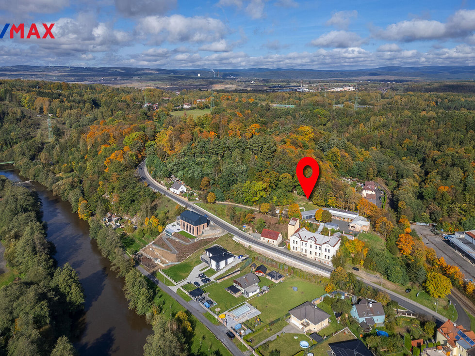 Prodej stavební parcely 1138 m², Loket