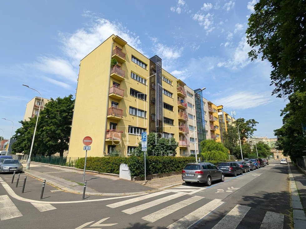 hlavni vchod
