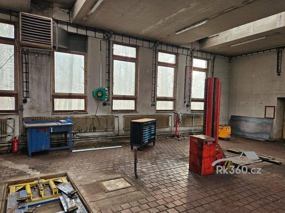 Pronájem skladu 130 m², Hukvaldy