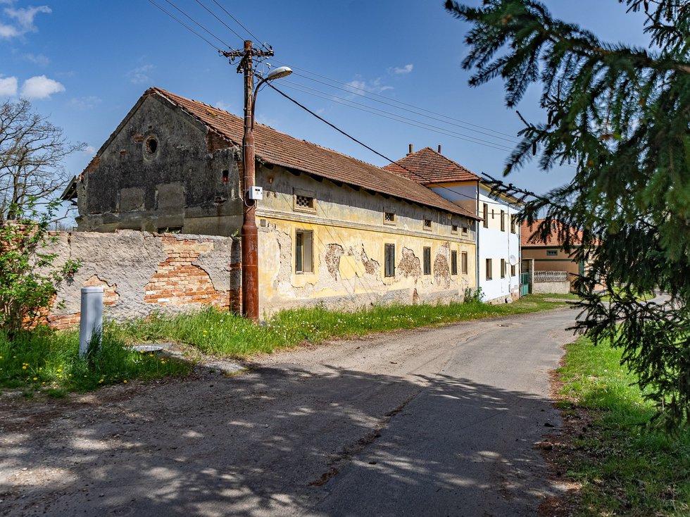 Prodej obchodu 105 m², Chrášťany