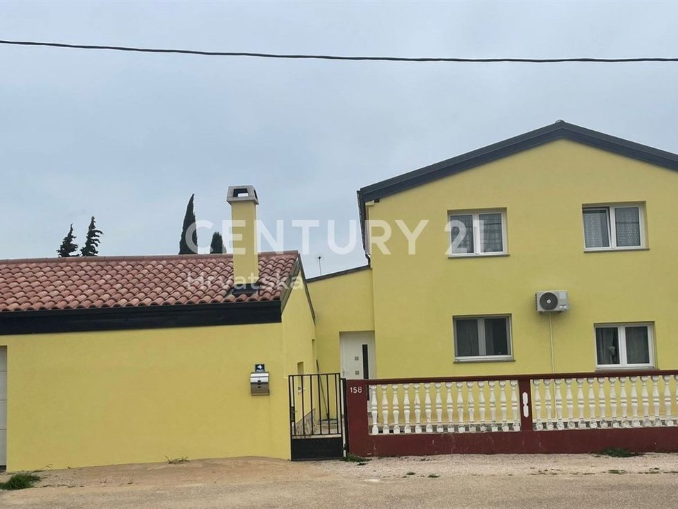 Prodej rodinného domu 463 m²