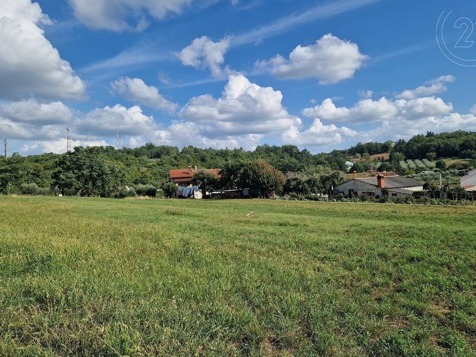 Prodej stavební parcely 5674 m²