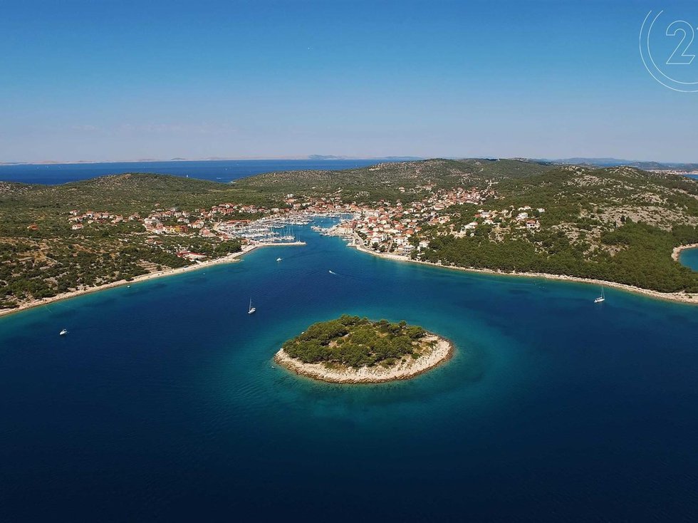 Prodej stavební parcely 1381 m²