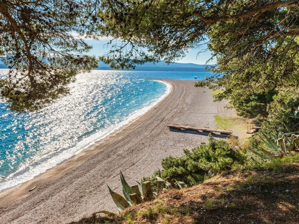 Prodej stavební parcely 130000 m²