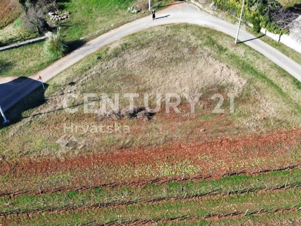 Prodej komerčního pozemku 1111 m²
