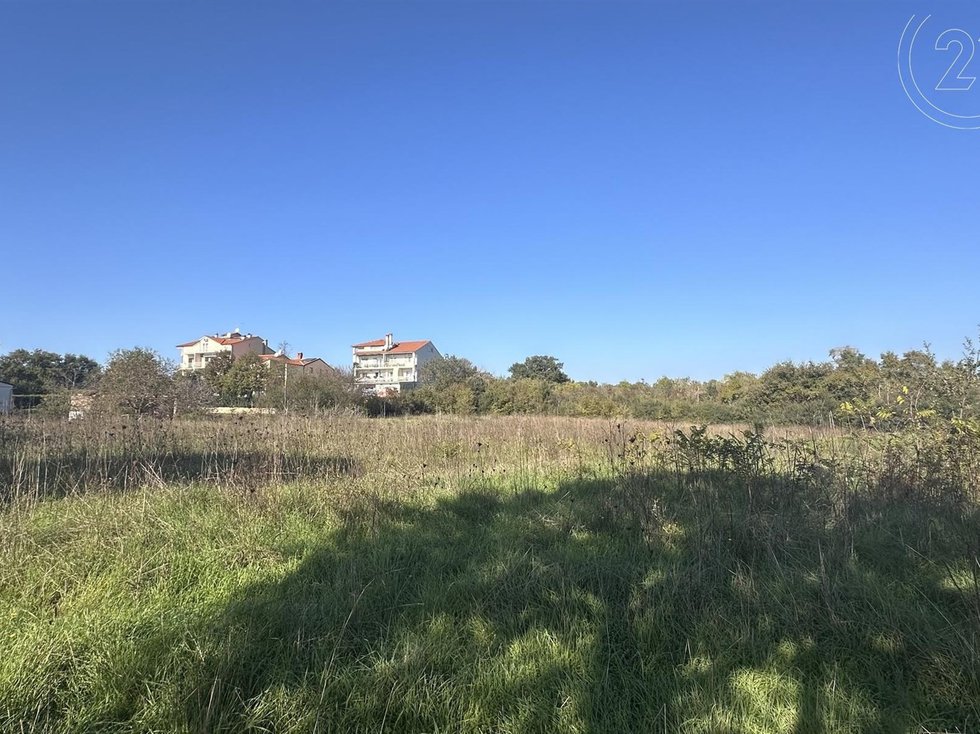 Prodej stavební parcely 4400 m²