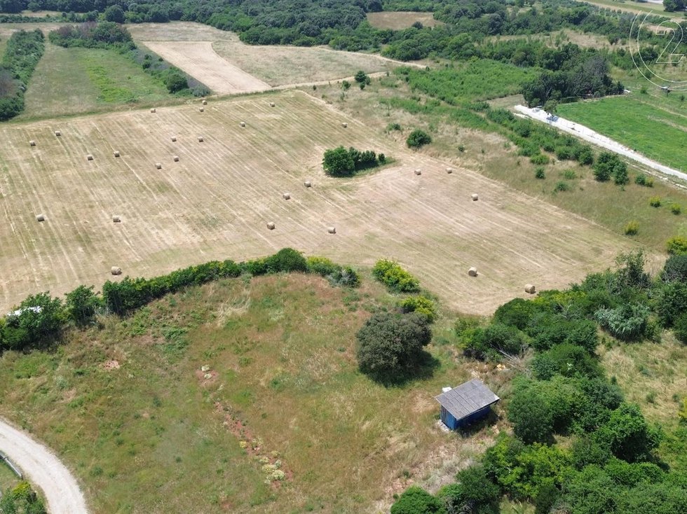 Prodej stavební parcely 2407 m²