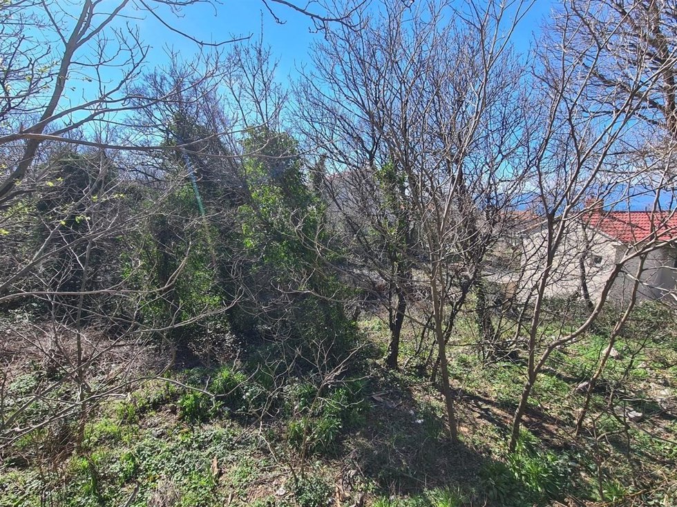 Prodej stavební parcely 1220 m²