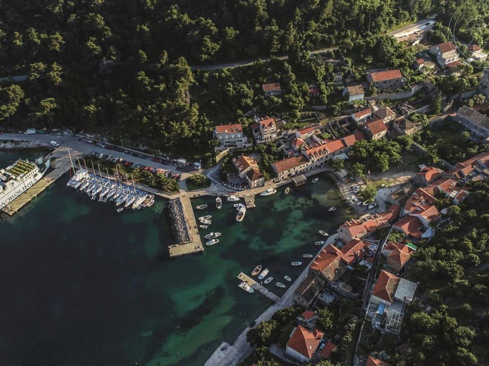 Prodej stavební parcely 1592 m²