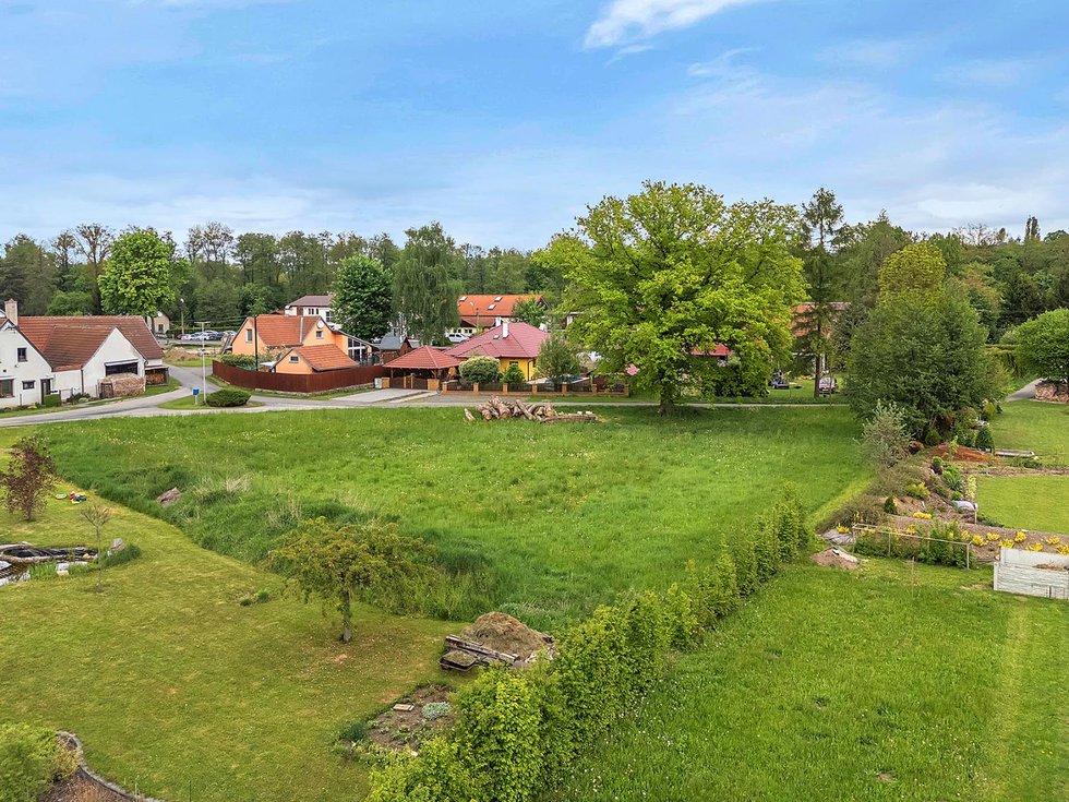Prodej stavební parcely 1955 m², Žichlínek