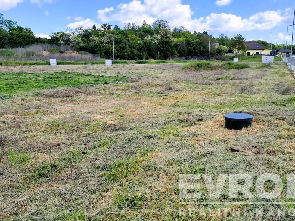 Prodej stavební parcely 814 m², Knovíz