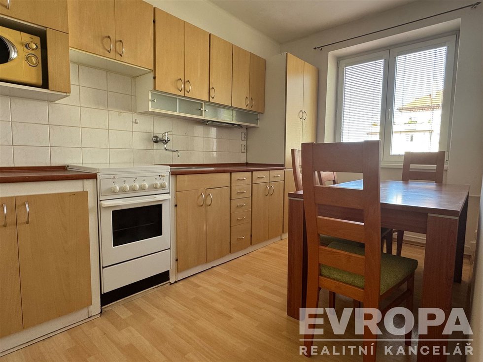 Pronájem bytu 2+1 60 m², Pardubice