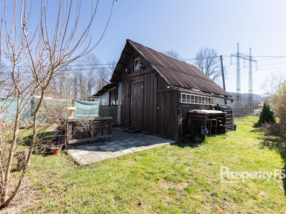 EOSR0136-HDR